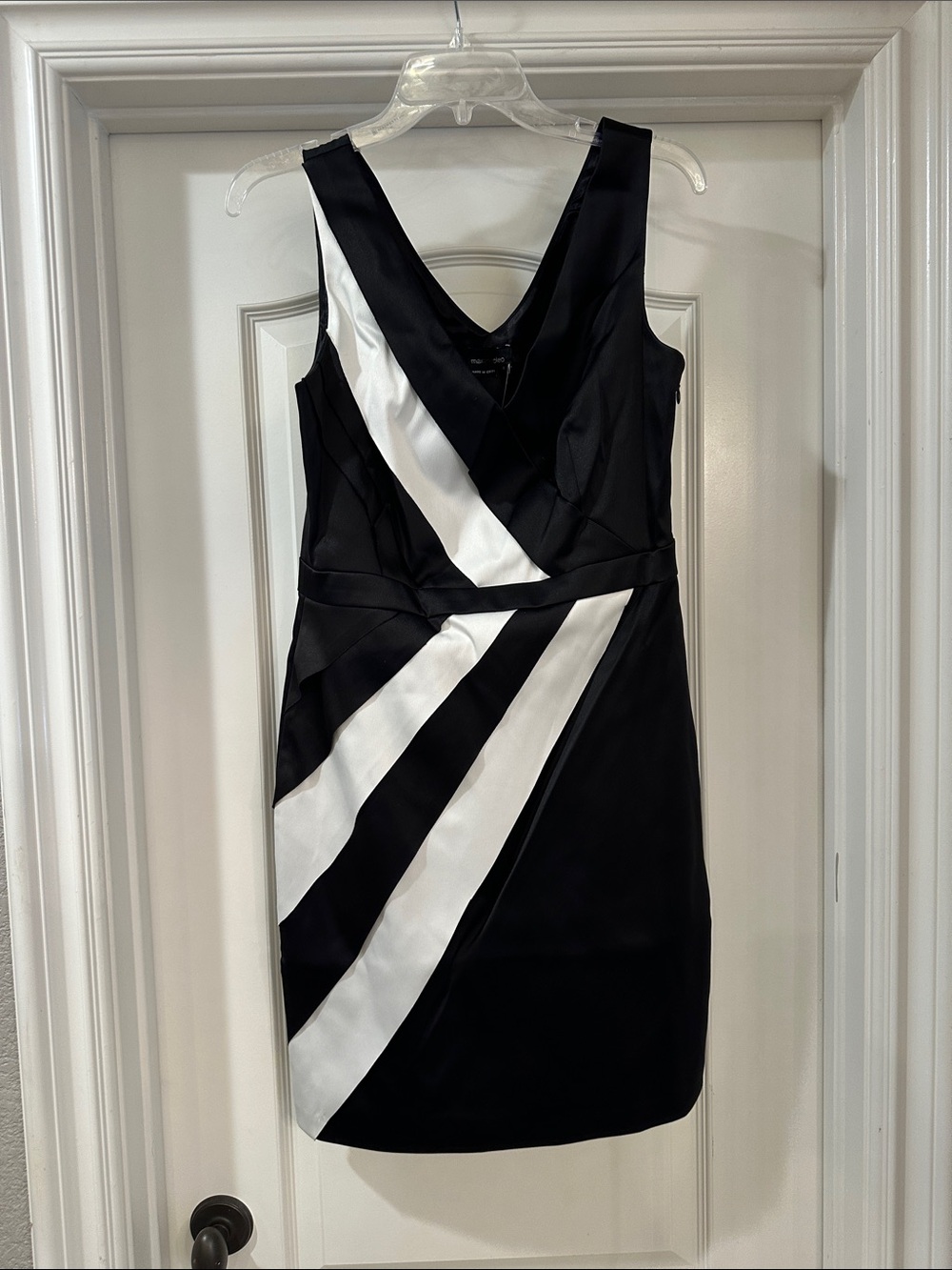Black and White Sleeveless V-Neck Cocktail Dress by Maxandcleo